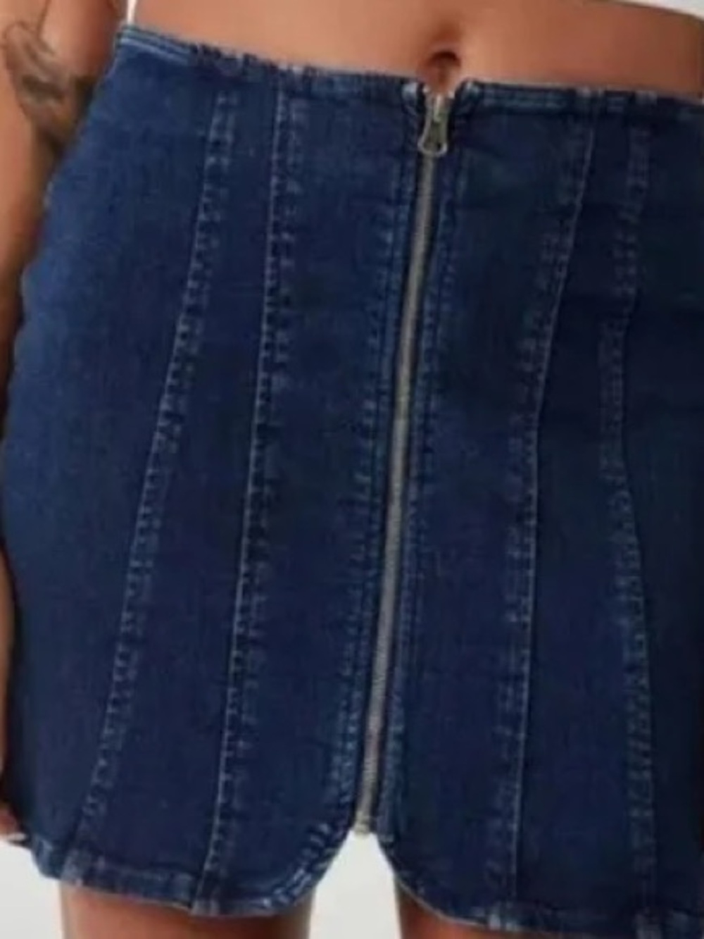 Free People “We The Free” Layla Denim Miniskirt Skirt in Dark Wash Indigo. Sz. 4
